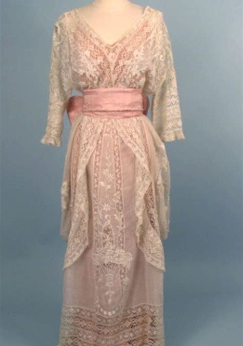 COSTUME DETAILS FOR WRITERS–1910s LADIES